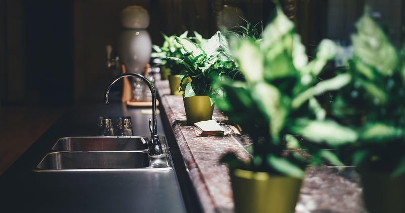 Les astuces pour déboucher une canalisation sans produits chimiques