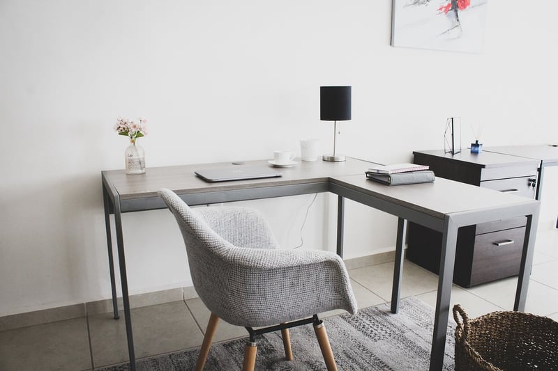 Aménagement d'un espace de travail ergonomique dans le garage : astuces 2026