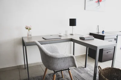 Aménagement d'un espace de travail ergonomique dans le garage : astuces 2026