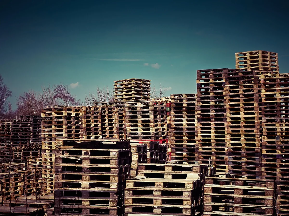 Transformez votre jardin en 2026 : comment fabriquer des meubles en palettes